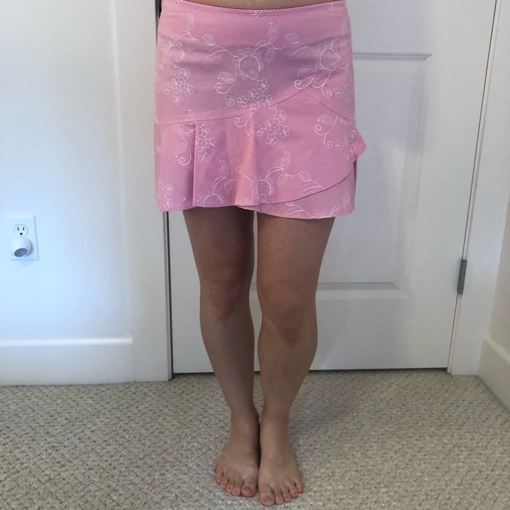 Pink skirt with white flower embroidery